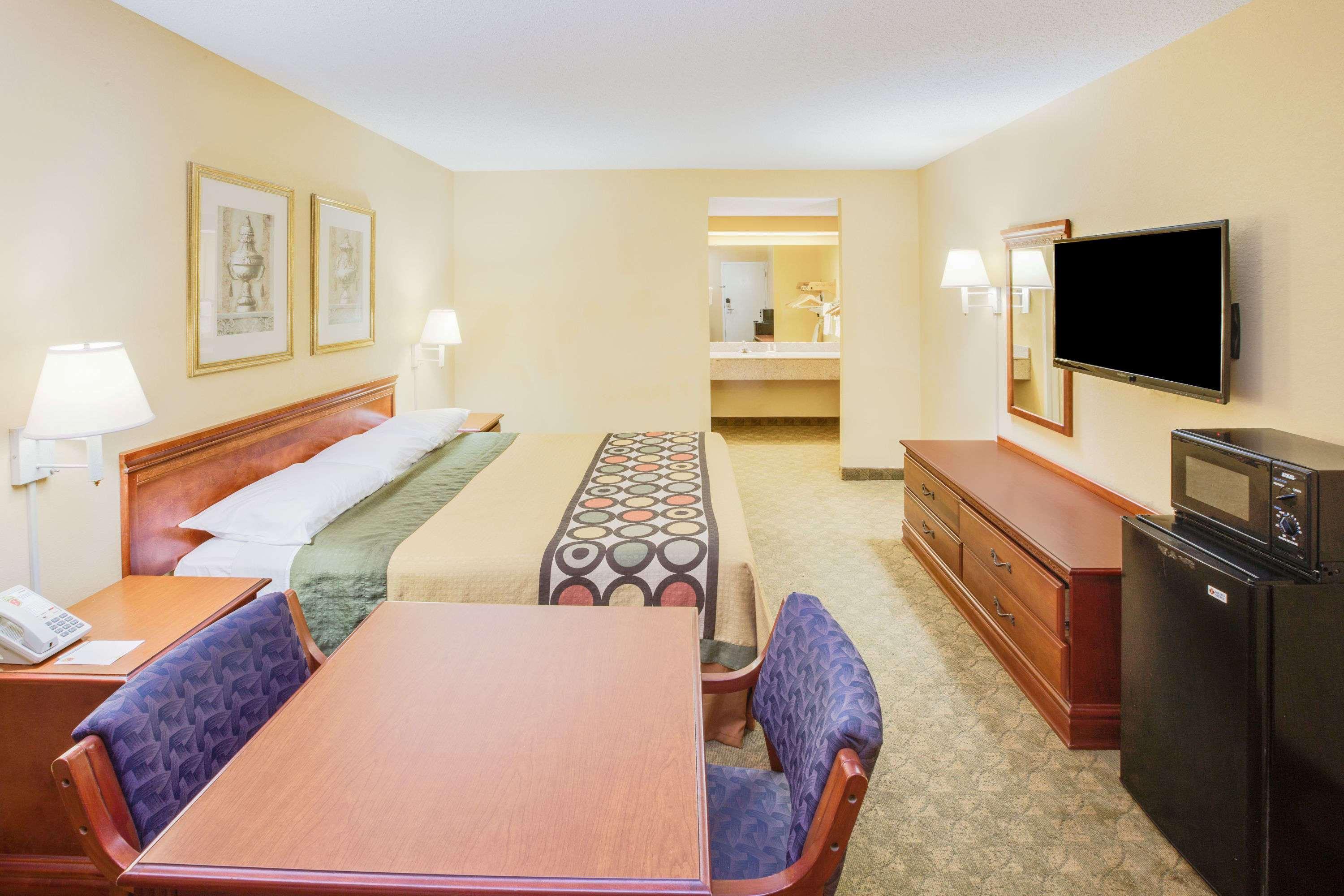 Super 8 By Wyndham Diberville Biloxi Area Exterior photo