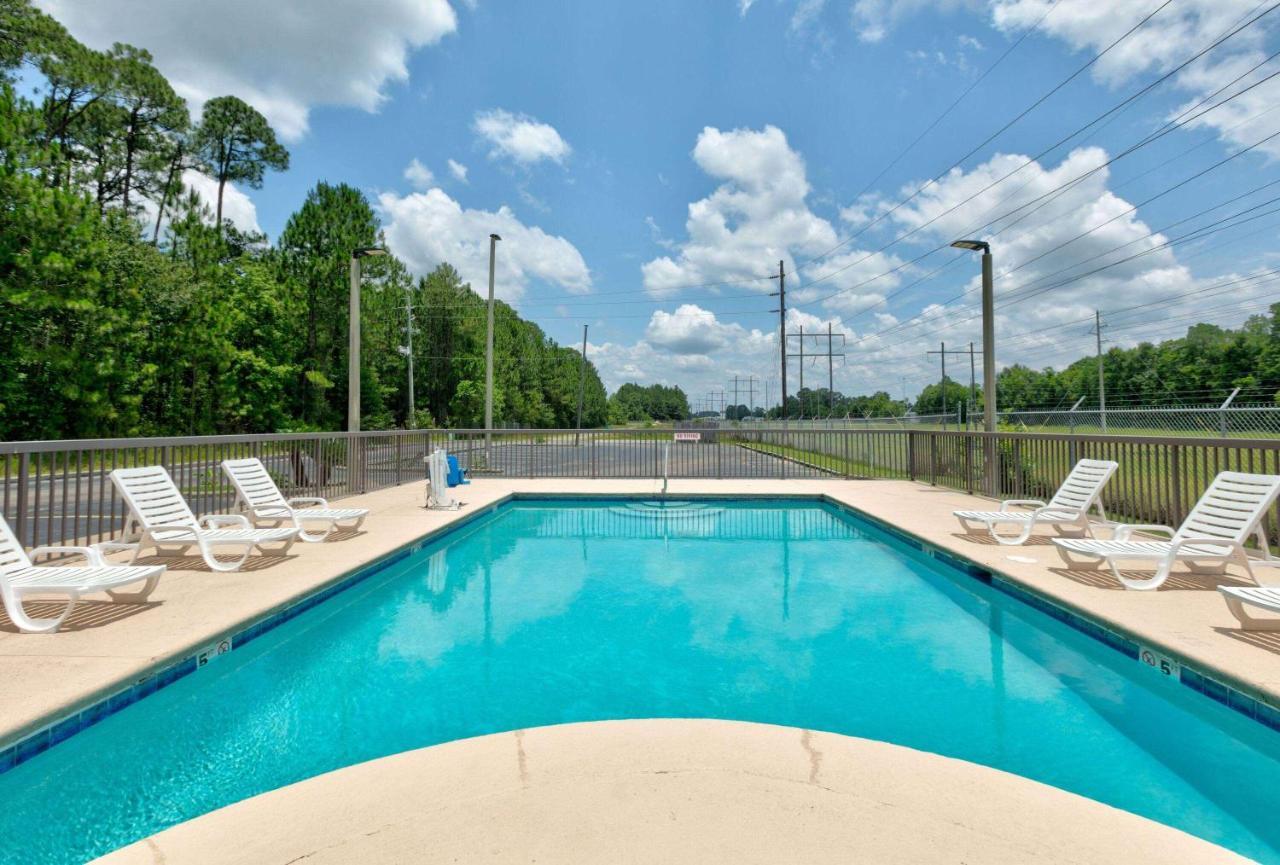 Super 8 By Wyndham Diberville Biloxi Area Exterior photo