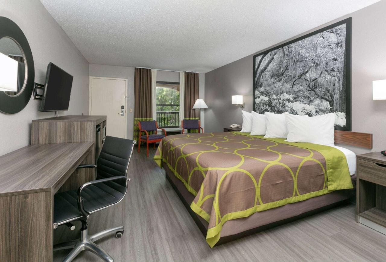 Super 8 By Wyndham Diberville Biloxi Area Exterior photo
