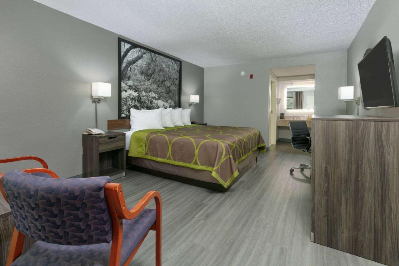 Super 8 By Wyndham Diberville Biloxi Area Exterior photo