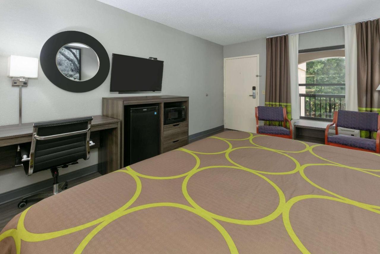 Super 8 By Wyndham Diberville Biloxi Area Exterior photo
